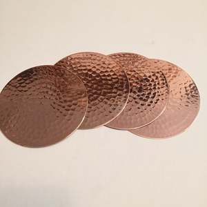 แผ่นรองแก้วทองแดงทรงกลมแบบคลาสสิก เป็นมิตรกับสิ่งแวดล้อม สำหรับใช้ในห้องพักโรงแรม ร้านอาหาร สำนักงาน - คอลเลคชั่นใหม่ ขายดี แผ่นรองแก้วสำหรับโต๊ะ - Product Image 6