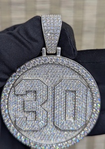 Pendentif Croix Personnalisé en Argent 925 Style Hip Hop, Design Tendance Streetwear Sertie de Diamants Moissanite, Breloques Personnalisées - Product Image 2