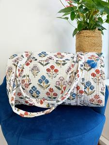 กระเป๋าโท้ทผ้าควิลท์ลายดอกไม้แบบมุกฮัล สีขาว พิมพ์ลายด้วยมือ ผลิตจากผ้าฝ้าย เป็นมิตรกับสิ่งแวดล้อม ปิดด้วยซิป ความจุขนาดใหญ่ เหมาะสำหรับกิจกรรมกลางแจ้ง - Product Image 2