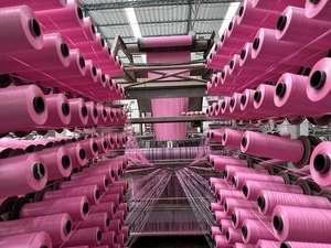 Rollo de tela tejida de polipropileno teñido Rosa ligero con técnica no tejida laminada para bolsas y usos industriales - Product Image 4