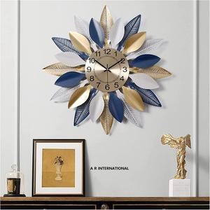 Horloge murale moderne abstraite multicolore à grandes feuilles, silencieuse, à quartz, en métal, avec mouvement radio pour salon - Product Image 2