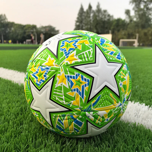 Balón de fútbol de PVC negro de alta calidad Sialkot, tamaño 5 para adultos, Balón de partido oficial para niños, entrenamiento diario profesional al aire libre - Product Image 4