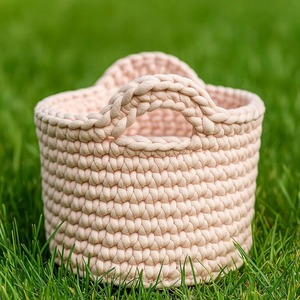 Panier en macramé rouge fait à la main, solution de rangement élégante pour l'organisation de la maison, la décoration, la salle de jeux et l'utilisation de la coiffeuse, en provenance d'Inde - Product Image 6