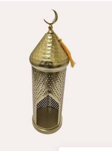 Lanterne en métal doré antique en forme de croissant avec dôme martelé et motif perforé, lumière de bougie chaleureuse pour la décoration et les cadeaux du Ramadan - Product Image 2