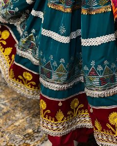 ชุดเดรสแบบดั้งเดิมของอัฟกานิสถานสำหรับผู้หญิงชุด610แบบดั้งเดิมทำจากผ้าไหมหรูหราเสื้อผ้าพื้นเมืองของเด็กผู้หญิงตามสั่ง - Product Image 6