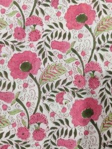 Tissus en coton indiens faits à la main Textile de broderie léger avec des impressions bloquées à la main respirantes pour les robes bohèmes - Product Image 3