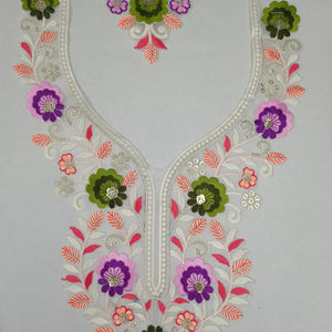 Patch de col de cou de broderie complexe sur la base de filet avec des paillettes fines pour l'utilisation d'encolure saree de robe de chemisier de kurti de concepteur - Product Image 1