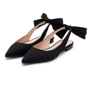 รองเท้าบัลเลริน่าวาเลนติโน่พร้อมผ้าพันคอโบว์สีดำ - Product Image 2