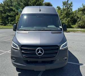 Mercedes-Benz Sprinter 2024, Furgoneta Diésel (Usada en Excelentes Condiciones), Transmisión Automática, Acero, Cuero, Volante a la Izquierda, R17 - Product Image 1