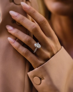 Bague de fiançailles Halo blanc ovale 10x8mm | Bague en argent pour femmes | Bijoux de mariage de mariée CZ Moissanite - Product Image 4