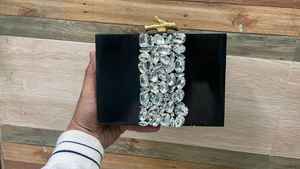 Bolsos de Mano de Resina con Latón y Perlas, Forma Personalizada, Patrón Escultórico, Diseño de Ángel, Bolso de Hombro para Novia, Venta de Artesanía - Product Image 5