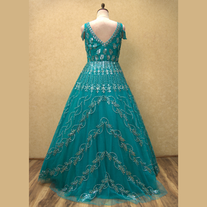 Elegante vestido azul turquesa con hilo artesanal y bordado de diamantes, perfecto para todas las ocasiones, ropa de exportación de la India - Product Image 4
