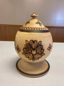 Urna Funeraria de Madera Vintage con Flores Talladas y Tapa, Urnas de Madera de Haya para Cremación de Adultos - Product Image 2