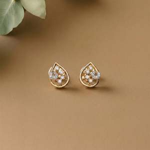 Boucles d'oreilles en or jaune serties de diamants - Design Gouttes Radiantes - Product Image 1
