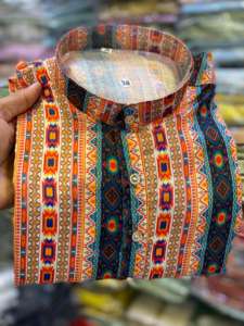 Kurta en coton léger et élégant pour hommes, vêtements traditionnels de tous les jours confortables avec impression dessinée à la main pour adultes - Product Image 2