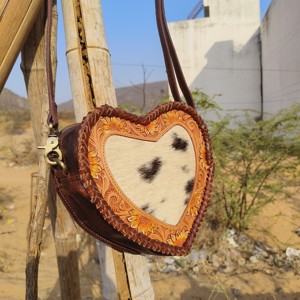 Patrón elegante Piel de animal Bolso de hombro de cuero genuino Forma de corazón Pelo en bolso cruzado Monedero de cuero genuino para niña - Product Image 4