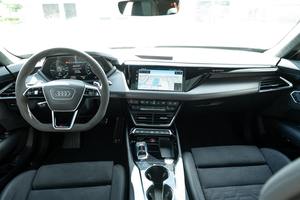 Audi RS e-tron GT 2024 Usado en Buenas Condiciones, 637 HP, Motor Dual, Tracción en las Cuatro Ruedas - Product Image 4