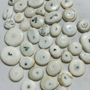 Cabochon de quartz solaire naturel de qualité AAA +, taille et forme personnalisées, vente en gros de pierres précieuses en vrac pour l'utilisation de bijoux - Product Image 1