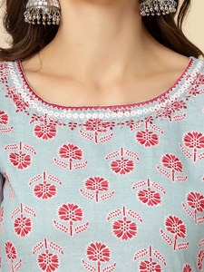Ensemble ethnique pour femmes, style indien traditionnel, en tissu de coton uni, comprenant une kurta brodée teinte en pièce, un palazzo et un dupatta. - Product Image 4