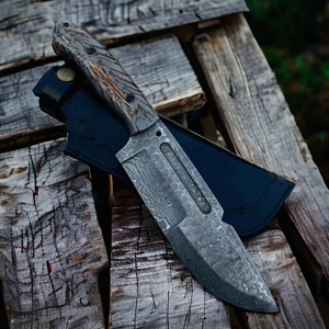 Couteau Bowie Bushcraft de chasse et de survie en acier damas personnalisé avec manche en résine pour couteau de chasse de camping en plein air. - Product Image 3