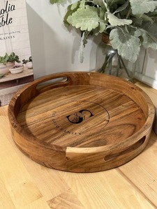 Plateau rond en bois fait à la main pour le rangement, le service et la décoration - Product Image 3