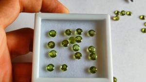 Lote de piedras preciosas sueltas de forma redonda de peridoto natural verde de calidad AAA de 6mm a precio mayorista de La India - Product Image 5