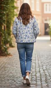 Chaqueta Acolchada de Algodón Hecha a Mano: Estampado de Bloques de Safari en la Jungla, Reversible con Puntada Kantha - Product Image 2