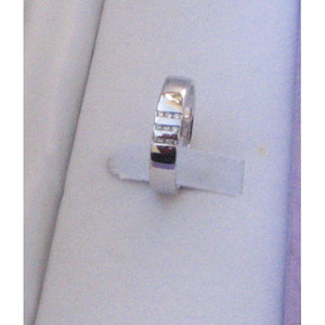 แหวนเพชรทองคำขาว - เครื่องประดับที่หรูหราและสง่างาม - Product Image 1