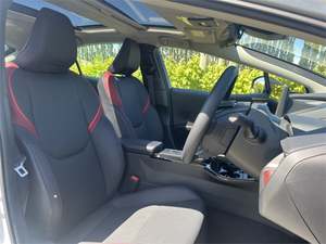 Auto Usado con Bajo Kilometraje, Toyota PriusS 2.0 <span class=keywords><strong>Híbrido</strong></span> Z <span class=keywords><strong>2023</strong></span>, 5 Puertas, Hatchback, Tracción Delantera, Envío a Todo el Mundo - Product Image 3