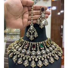 Conjunto de Collar y Aretes de Diseño de Alta Calidad con Perlas Kundan Chapadas en Oro, Estilo Tikka, para Bodas, Colección para Mujer - Product Image 1