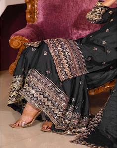 Traje clásico bordado Chinon Sharara con trabajo bordado de secuencia Chinon Stich completo con elástico - Product Image 3