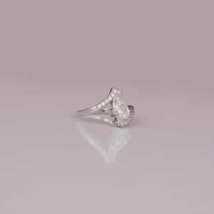 Anillo de compromiso de oro blanco sólido de 18 quilates hecho a mano personalizado, estilo moderno, corte de pera, Diamante cultivado en laboratorio con certificado IGI - Product Image 5