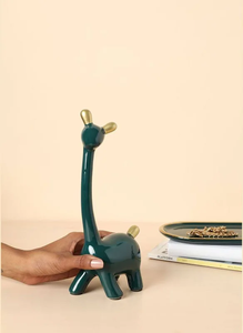 Escultura de jirafa de nuevo diseño para regalos de cumpleaños Escultura de cerámica abstracta Calidad Premium Alta demanda a precio mayorista - Product Image 2