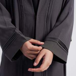 Abaya Aveline de Silueta Recta con Pliegues en Color Carbón - Product Image 6