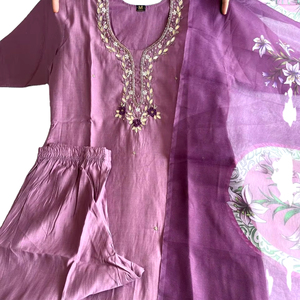 Vente en ligne de tissu de soie romaine de qualité supérieure couleur vin clair imprimé floral fantaisie ensemble Kurti tendance confort d'été à un coût abordable - Product Image 1