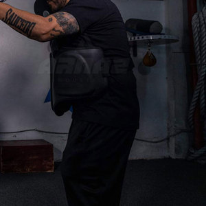 Cómodo protector de pecho con diseño ventilado Protector de pecho ajustable con espuma amortiguadora de alta calidad - Product Image 6