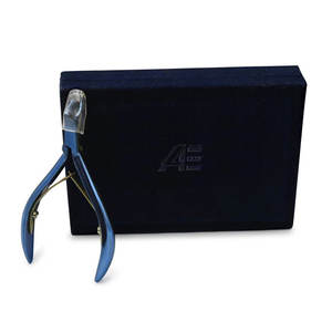 Ensemble de 1 pince à cuticules professionnelle en acier inoxydable avec une large ouverture de mâchoire, conception durable, kit de boîte personnalisée OEM/ODM LA ELAHI - Product Image 3