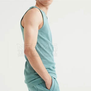 Débardeur de sport pour homme en coton 100% respirant de haute qualité, sans manches, avec couleur et logo personnalisés pour l'entraînement décontracté estival et le fitness - Product Image 2