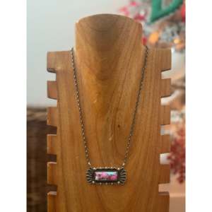 Collar Geraldine James de Algodón de Azúcar Compuesto y Barra de Plata Esterlina para Ocasiones Especiales - Product Image 1