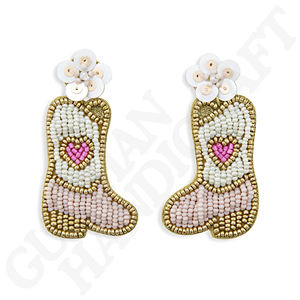 Pendientes hechos a mano con cuentas Boots of Mine, joyería de inspiración occidental con abalorios intrincados, perfectos para Cowgirl Style Country - Product Image 6