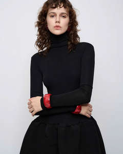 Robe maxi noire élégante, design minimaliste et captivant, coton et élasthanne, personnalisable, OEM ODM, fabriqué au Vietnam - Product Image 4