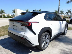 Producto Automotriz: Vehículo SUV Subaru Solterra Touring 2025 100% Auténtico Disponible para la Venta - Product Image 2