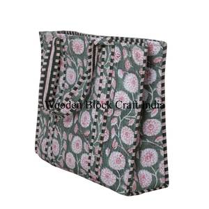 Sac fourre-tout en coton matelassé à imprimé floral fait à la main en Inde pour femmes, grand sac écologique pour la plage, les fêtes et les courses - Product Image 4