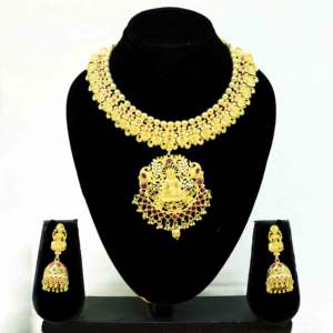 Vente en gros de colliers courts remplis d'or 14K 18K 24K, bijoux de conception de temple Lakshmi, colliers de mode en laiton plaqué or. - Product Image 2