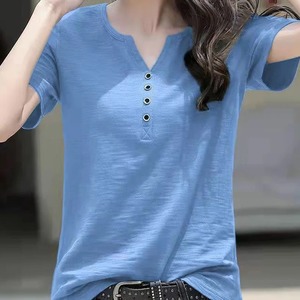 เสื้อยืดคอวีติดกระดุมสำหรับผู้หญิงเสื้อลำลองสีพื้นแขนสั้นสีขาวขนาดใหญ่ทรงหลวมสำหรับฤดูใบไม้ผลิฤดูร้อน - Product Image 5