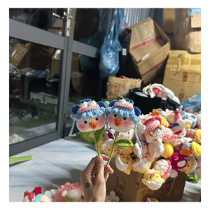 Fleur en crochet faite à la main en fil de coton pour la décoration de table, les accents d'emballage et les marchés artisanaux au Vietnam - Product Image 1