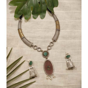 Conjunto de Joyería Fina Tribal Tales Jaali Hasli de Dos Tonos con Incrustaciones de Piedras - Product Image 4
