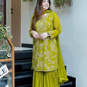 Nuevo diseñador Modern Party Wear Top y Dupatta Set con bordado pesado Trabajo Plazzo Georgette Salwar para ocasiones de Graduación - Product Image 1