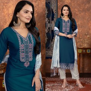 Elegante Maruti Fashion Pakistani-Style Kurta Pant Set para mujer Vestido de rayón suave con mangas largas Bandhani Dupatta Wedding - Product Image 2