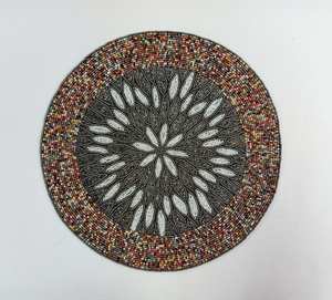 Napperon perlé Chargeur rond fait à la main pour salle à manger de luxe et décor de vacances Pièce unique perlé à la main, napperon, pendaison de crémaillère - Product Image 1